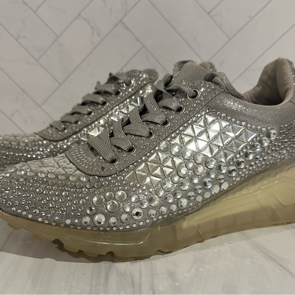 Stylish Silver Women's Sneakers